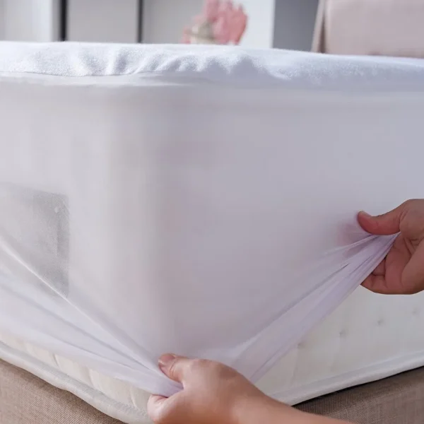 Protège-matelas imperméable et respirant pour une protection optimale.