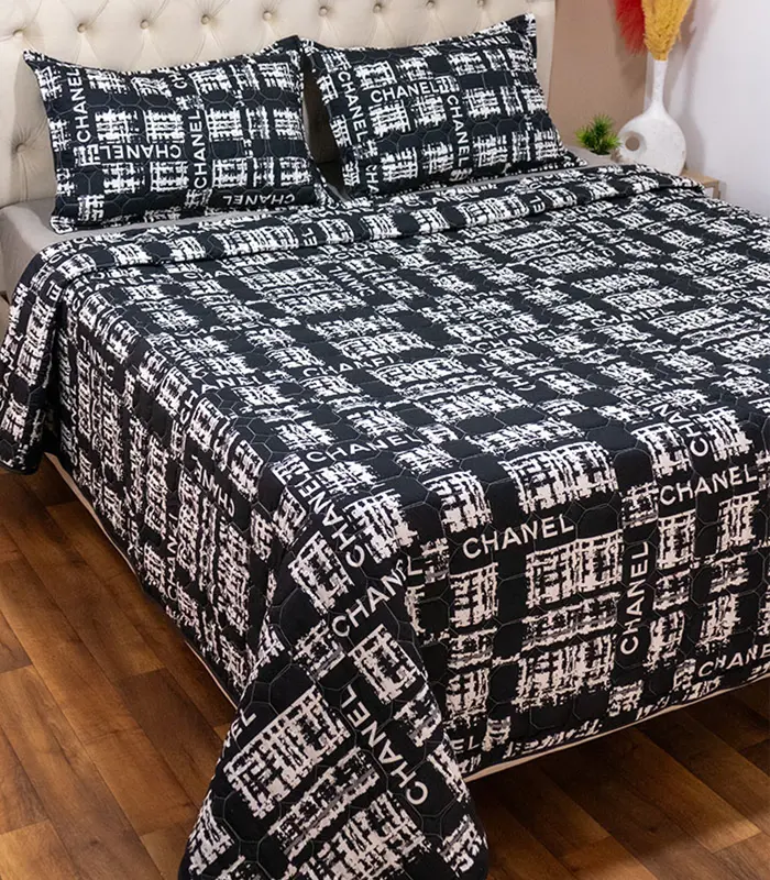 Couvre-lit boutis en polycoton, élégant et confortable pour une chambre raffinée.