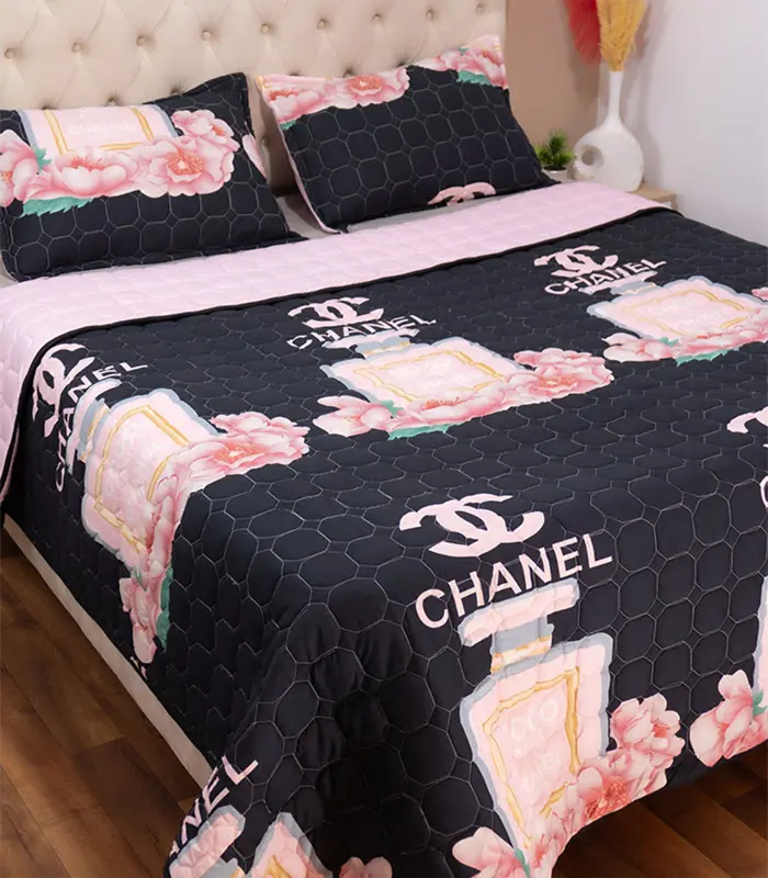 Couvre-lit boutis en polycoton, élégant et confortable pour une chambre raffinée.